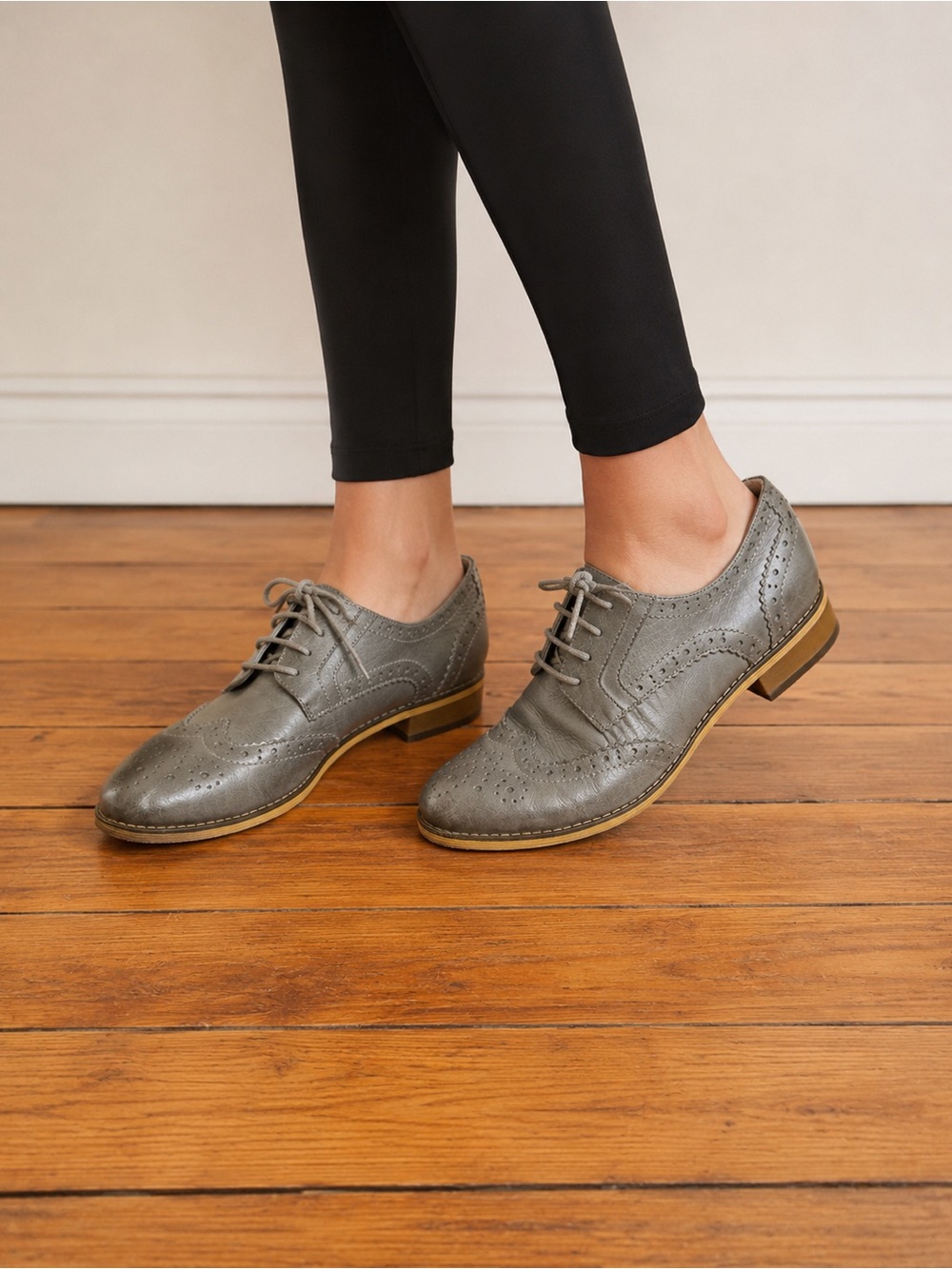 Vintage inspired Women's Grey Brogue Lace-Up Oxfords